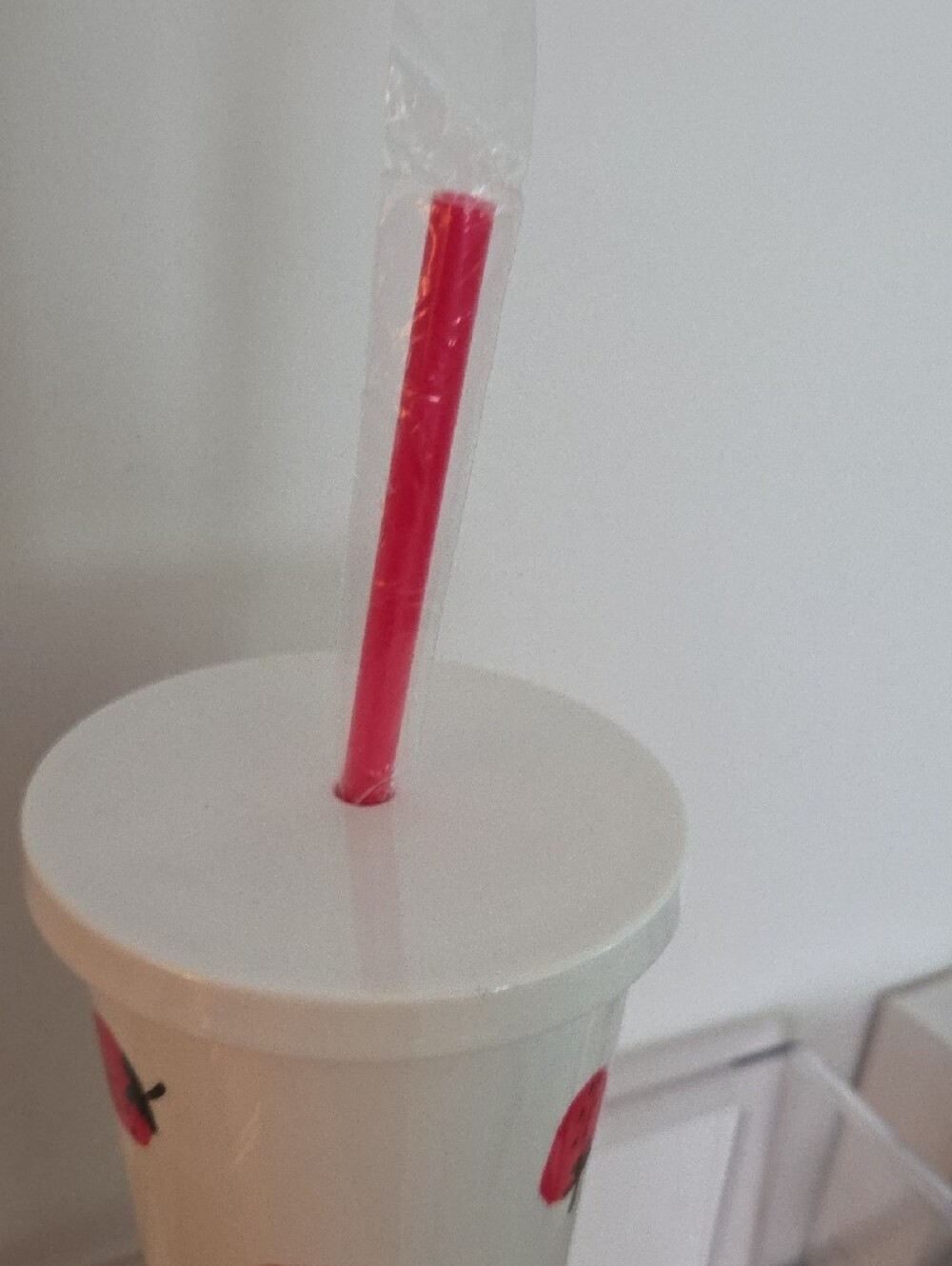 Kate Spade Drink Cup/Tumbler with Strawberry Accents...NWT - Picture 4 of 5